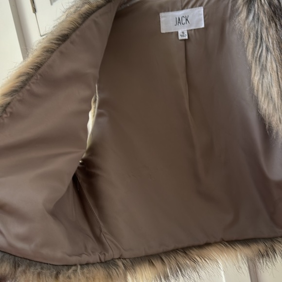Jack by BB Dakota Tan Cropped Fur Vest Size small - Picture 5 of 9